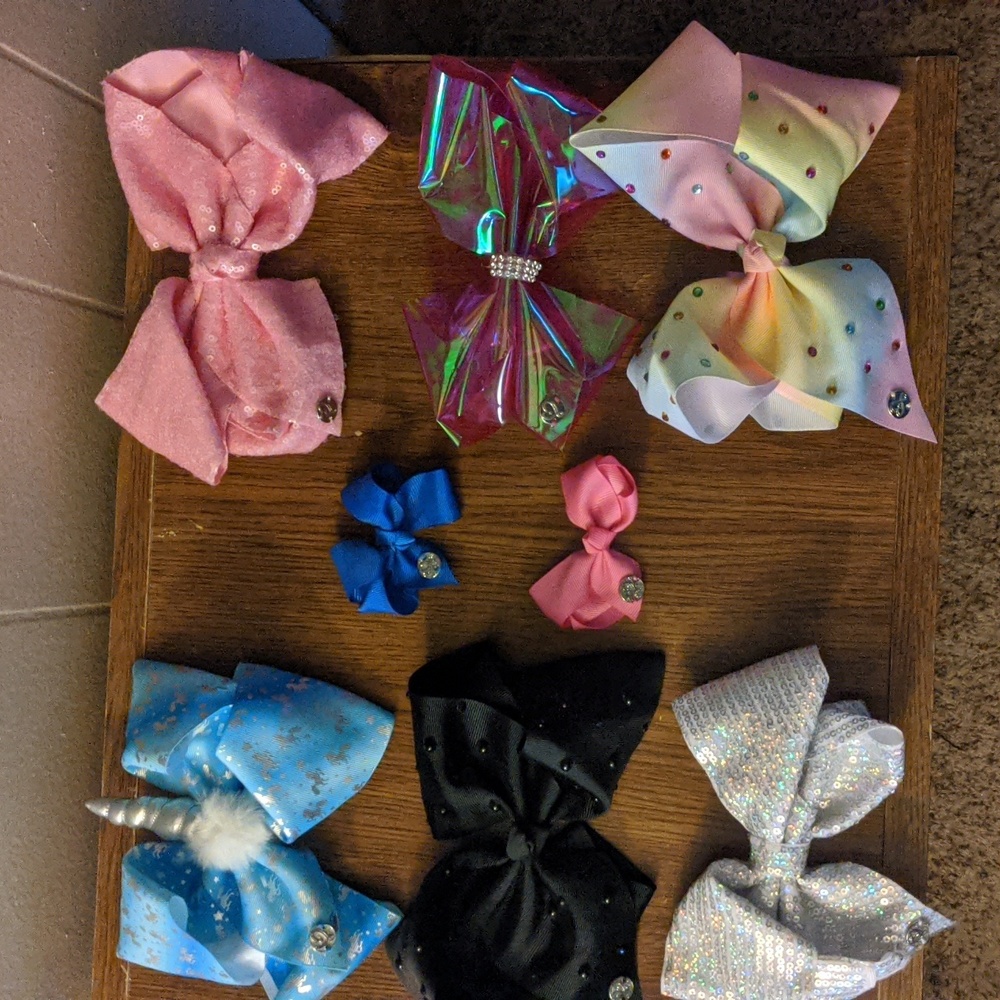 JoJo Siwa bows